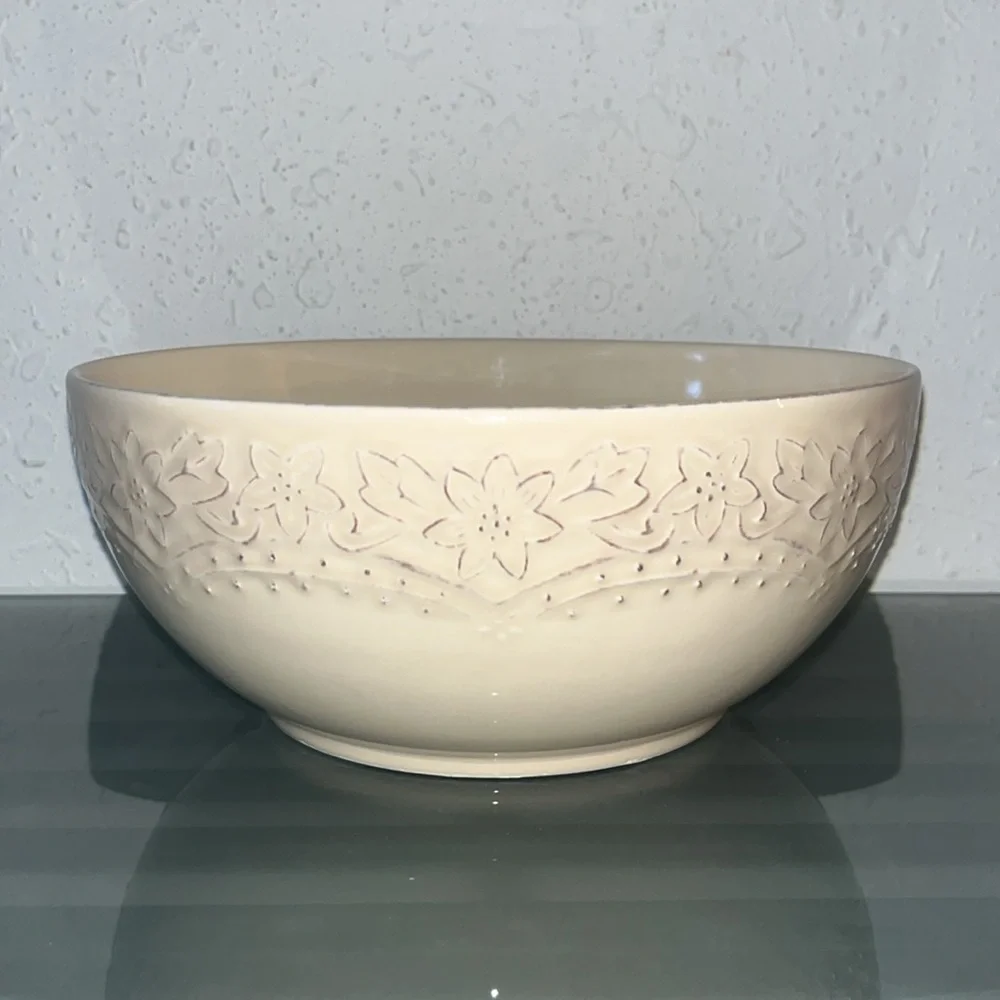 Rare Lacey Cream collection by Pier 1 9” Vegetable serving bowl discontinued